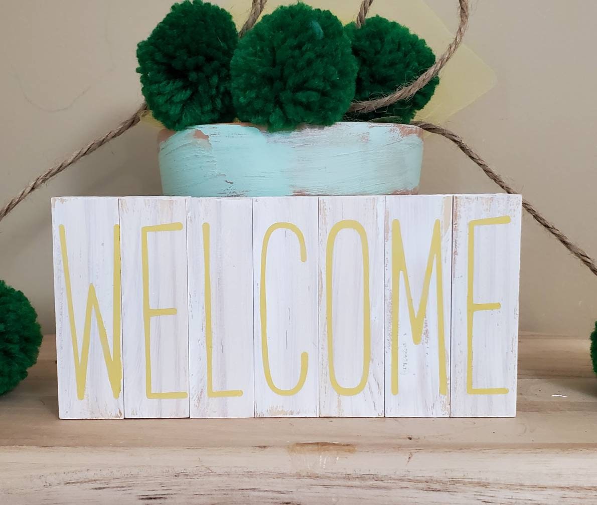 Pineapple Tiered Tray Sign Set – Hand-Painted Hospitality Decor