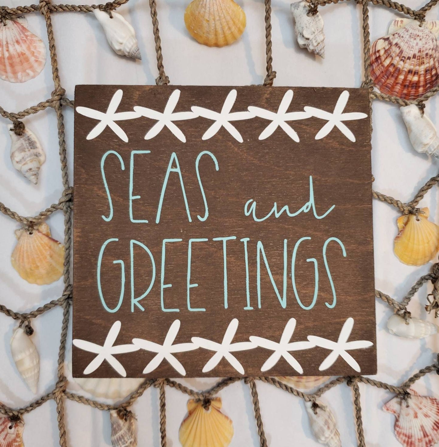 Seas and Greetings Wood Sign – Hand-Painted Coastal Christmas Decor for Beach Lovers